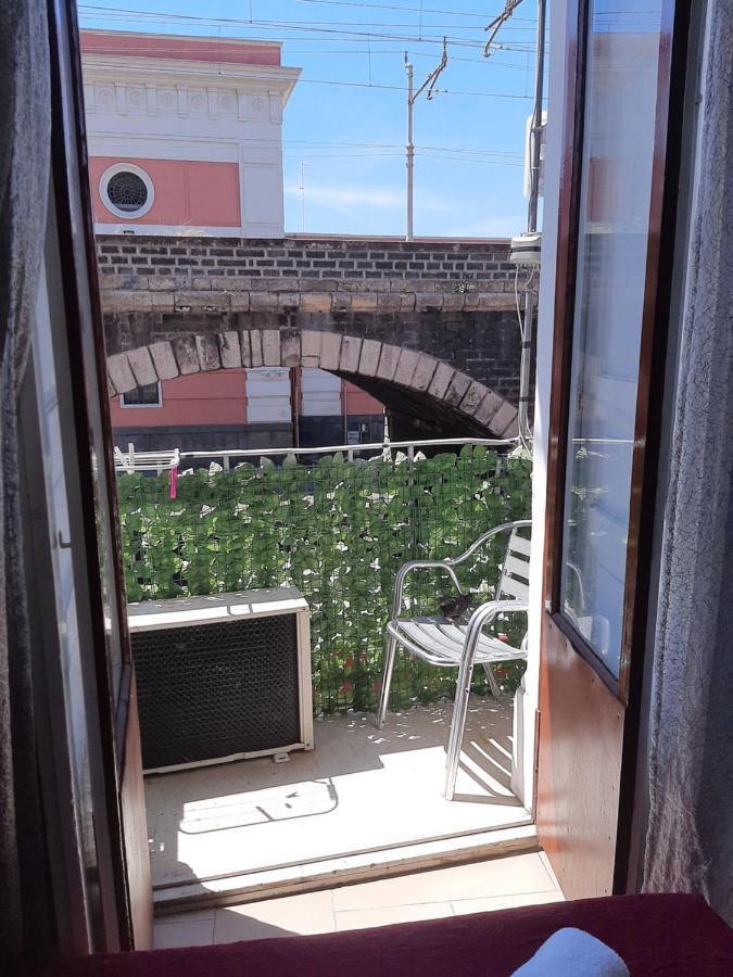B&B Sotto Gli Archi Катания Экстерьер фото