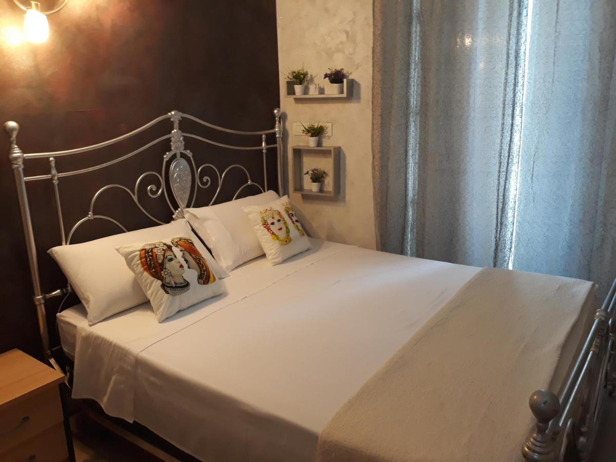 B&B Sotto Gli Archi Катания Экстерьер фото