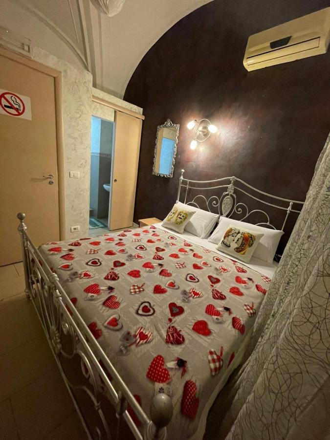B&B Sotto Gli Archi Катания Экстерьер фото